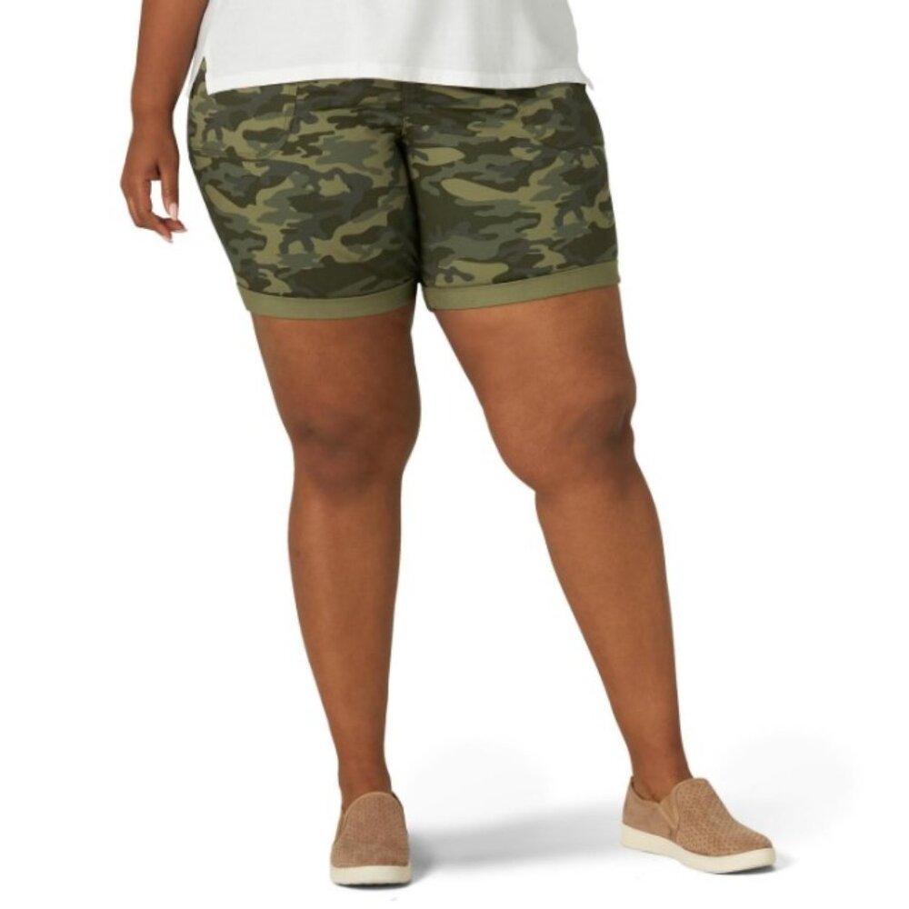 Lee Riders Womens Plus Comfort Waist Camouflage  Midrise Utility Shorts Size 20W